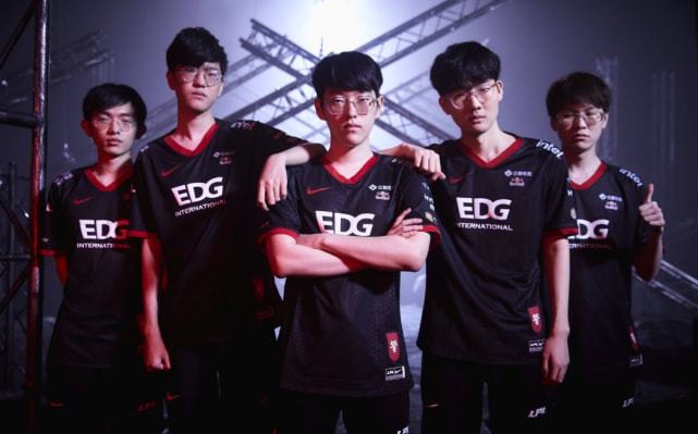 巅峰背后的 巅峰背后的