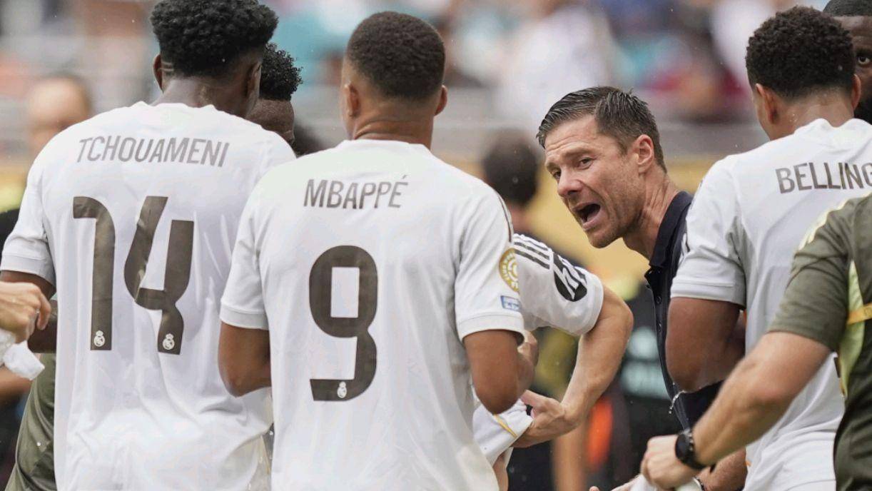 执意不住训练基地，温克斯与范尼爆发激烈争吵，被剔除莱斯特阵容.